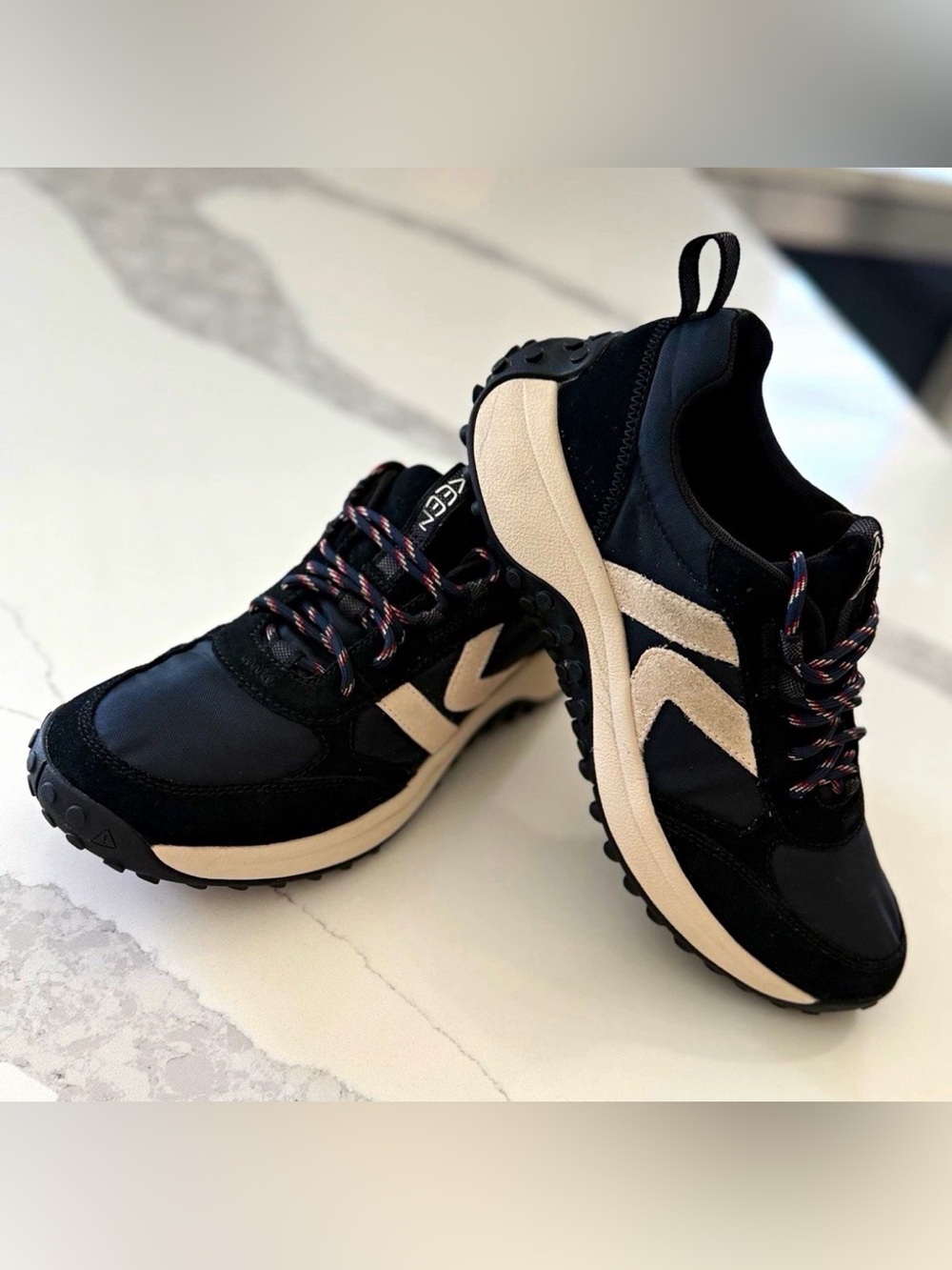 KEEN Men’s Low Top Lace-Up Athletic Sneakers Black Beige Rubber Sole 1029593 8.5